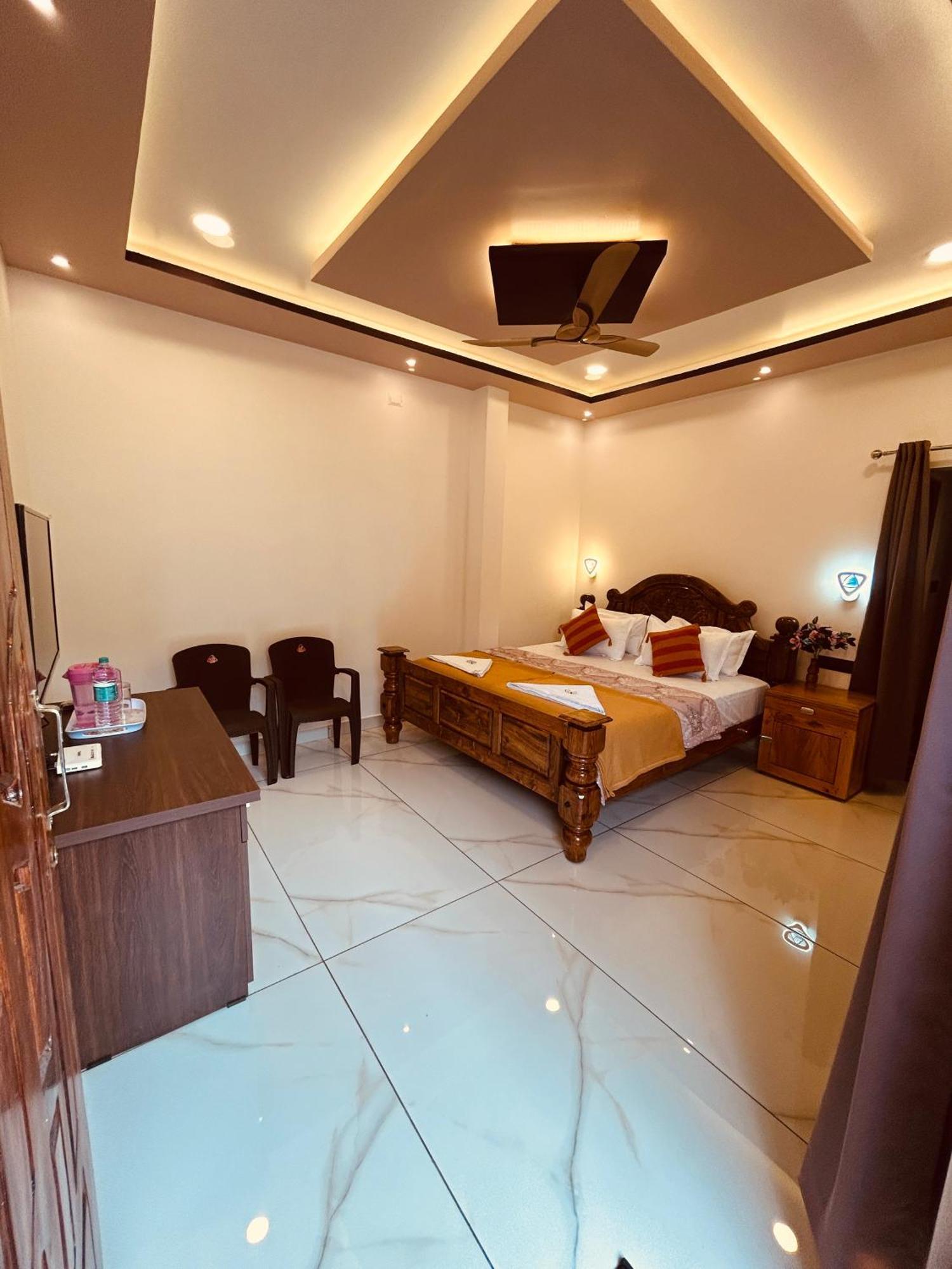 Grand Periyar Apartment เทกคาดี ภายนอก รูปภาพ